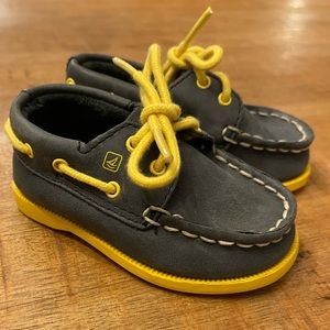 Sperry Topsiders Crib shoes Baby boy size 3 Navy/yellow